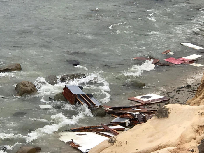 Mindestens 3 Tote beim Kentern eines Bootes vor der Küste San Diegos. Foto: epa/Sdfd Handout