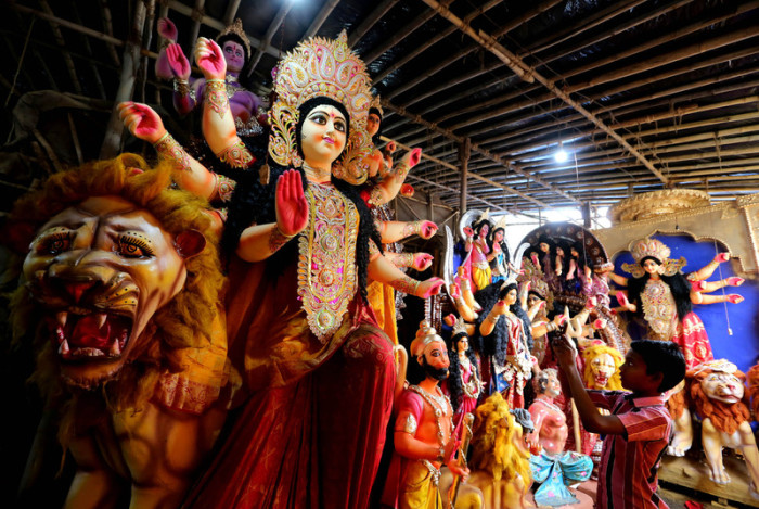Durga Puja-Vorbereitungen in Bophal. Foto: epa/ Sanjeev Gupta
