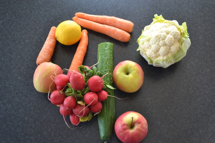 Der Körper bekommt die lebenswichtigen Vitamine vor allem über die Nahrung - wie etwa Obst und Gemüse. Foto: Bernadette Winter/Dpa