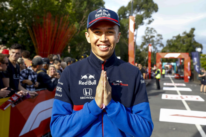 Alexander Albon Ansusinha fährt für Red Bull Racing mit thailändischer Lizenz.