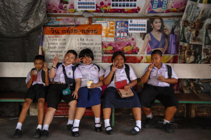 Das Kabinett hat ein 51,904 Milliarden Baht schweres Bildungspaket auf den Weg gebracht, um 8.244 Schulen im ganzen Land mit „intelligenten Klassenräumen“ auszustatten. Foto: epa/Diego Azubel