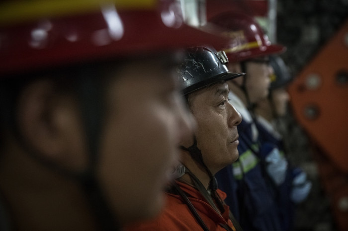 Chinesische Kohlearbeiter. Foto: epa/Roman Pilipey