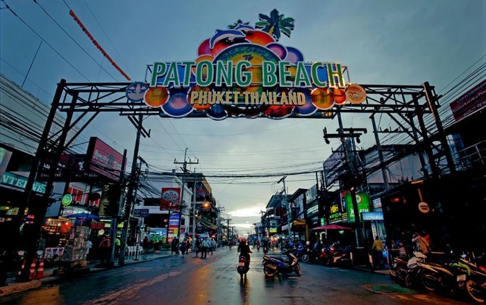 Nach einem Anstieg der Zahl der Coronavirus-Infizierten in Phuket, werden die Schutzmaßnahmen zur Verhinderung einer weiteren Ausbreitung der Krankheit verstärkt. Foto: Thethaiger