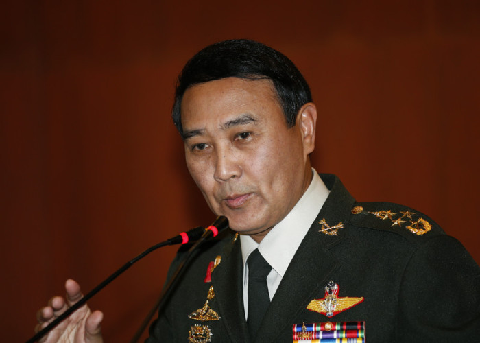 Pheu Thai fordert Rücktritt von General Udomdej