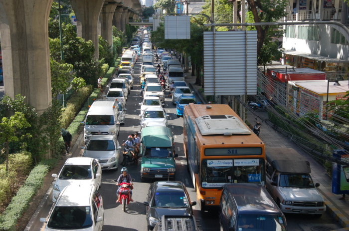 Nichts geht mehr während der Rush Hour in Bangkok. Aber auch während des Tages sind Staus in so manchen Teilen der Metropole wie Rattanakosin und Chinatown Realität. Foto: Lenz