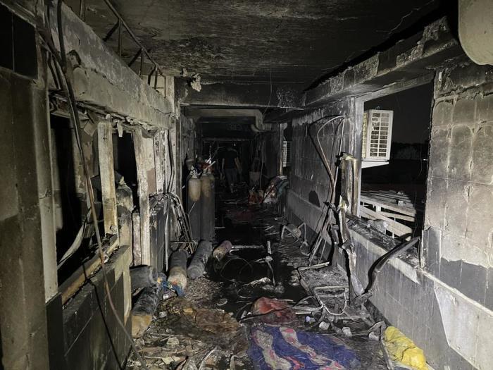 Folgen eines Brandes im Ibn Al-Khatib Krankenhaus, südlich von Bagdad. Foto: epa/Murtaja Lateef