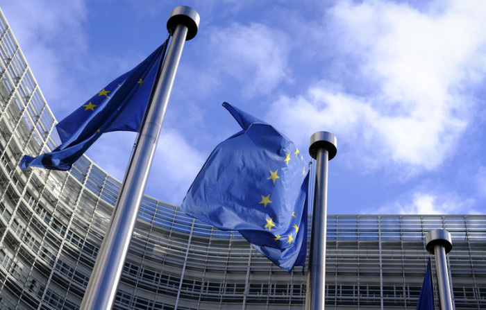  Europäische Flaggen vor dem Hauptquartier der Europäischen Kommission. Foto: epa/Olivier Hoslet