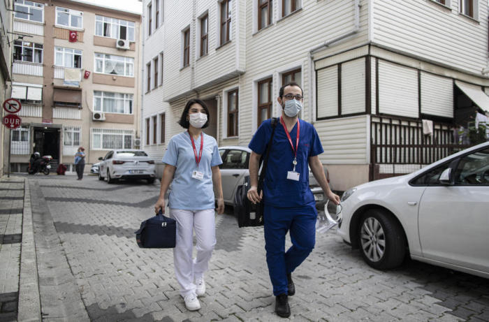 Testdienst des Covid-19 im Memorial-Krankenhaus in Istanbul. Foto: epa/Erdem Sahin