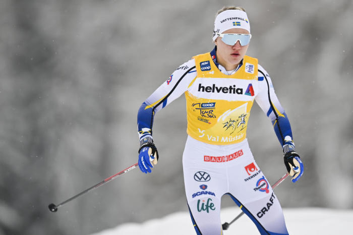 Die schwedische Linn Svahn in Aktion beim 10-km-Freistil-Verfolgungsrennen der Frauen auf der dritten Etappe der Tour de Ski. Foto: epa/Gian Ehrenzeller