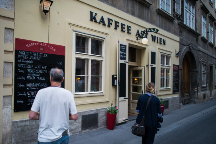Kaffeehaus in der Wiener Altstadt. Foto: epa/Christian Bruna