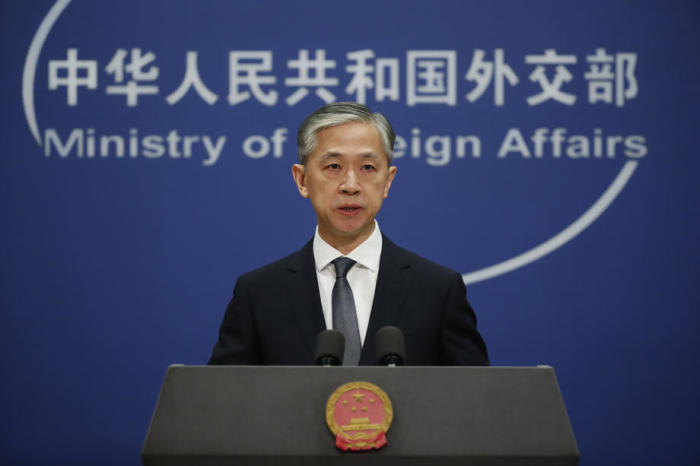 Der Sprecher des chinesischen Außenministeriums, Wang Wenbin, hält eine Pressekonferenz in Peking. Foto: epa/Wu Hong