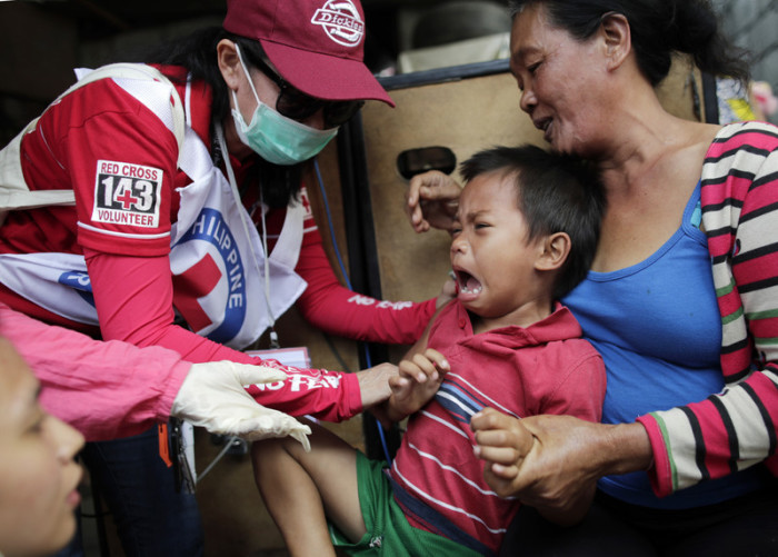 Masernimpfung auf den Philippinen. Foto: epa/Francis R. Malasig