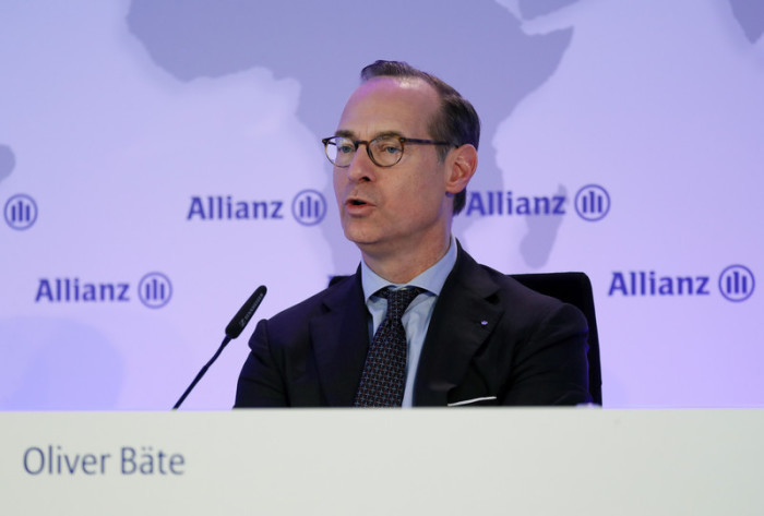 Oliver Baete, Chief Executive Officer (CEO) des Versicherers Allianz SE, spricht während der Jahrespressekonferenz der Allianz SE in München. Foto: epa/Ronald Wittek