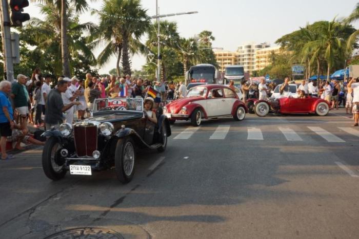 Für viel Aufsehen wird gewiss die große Vintage- und Classic-Car-Parade am 26. März über die Beach Road sorgen. Foto: Jahner