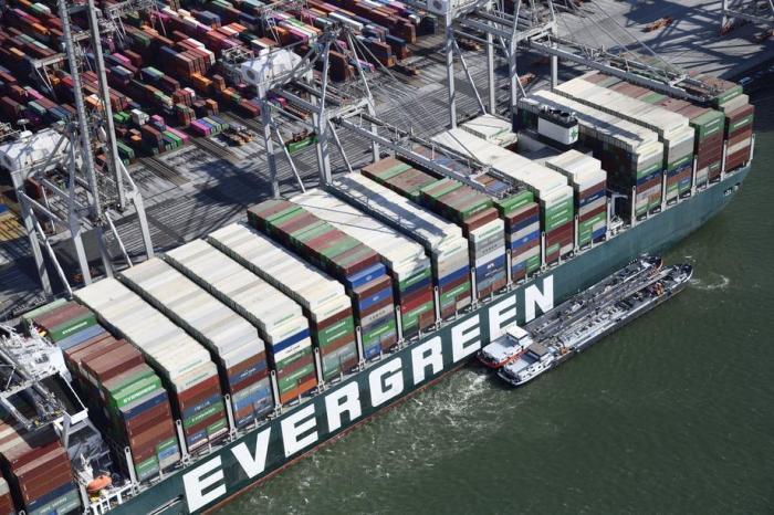 Ankunft des Containerschiffs Ever Given in Rotterdam. Foto: epa/Bram Van De Biezen