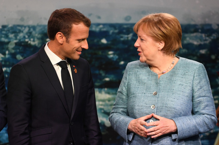 Deutschlands Bundeskanzlerin Angela Merkel (r.) und Frankreichs Präsident Emmanuel Macron (l.). Foto: epa/Neil Hall