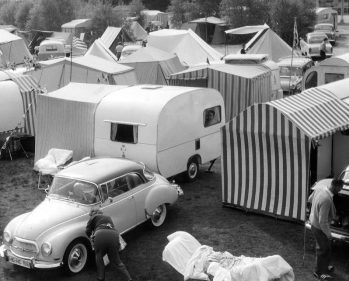 Saisoneröffnung auf dem Campingplatz Melbeck am 30. April 1961 mit 1.000 Personen in Zelten und Wohnwagen. Foto: dpa