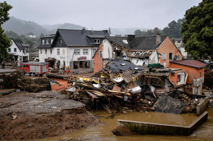 Schwere Schäden in der Ortschaft Schuld im Kreis Ahrweiler nach starkem Hochwasser der Ahr, in Schuld. Foto: epa/Sascha Steinbach