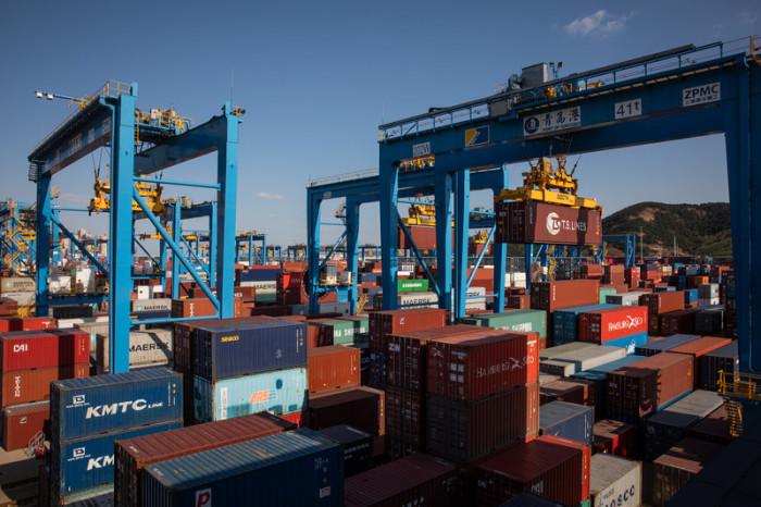 Containerhafen in Qingdao im Osten von China. Foto: epa/Roman Pilipey