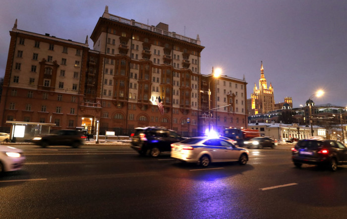 Ein Blick auf das Gebäude der US-Botschaft in Moskau. Foto: epa/Maxim Shipenkov
