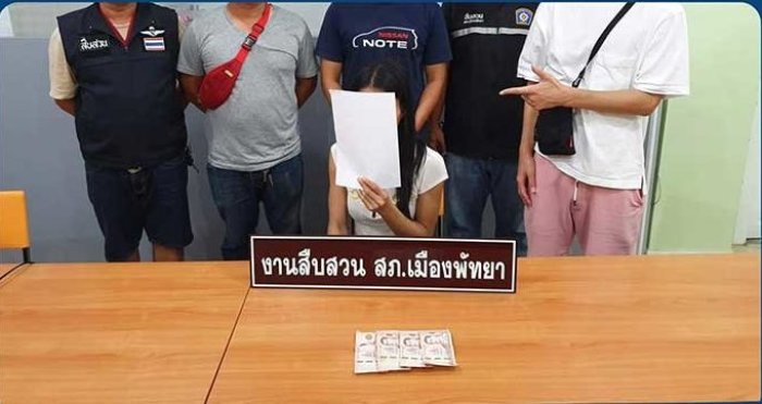 Der beschuldigte Ladyboy wurde den Medien vorgeführt. Foto: Pattaya Online News