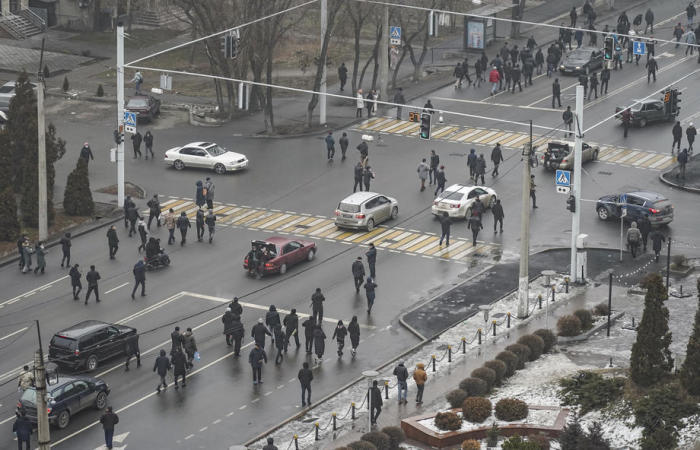 Proteste bei einer Kundgebung gegen die Erhöhung der Energiepreise in Almaty. Foto: epa/Str