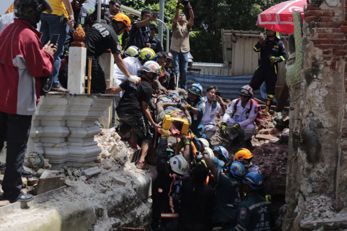 Bei Renovierungsarbeiten im Wat Phraya Tam wurden 11 Arbeiter verletzt. Fotos: The Nation