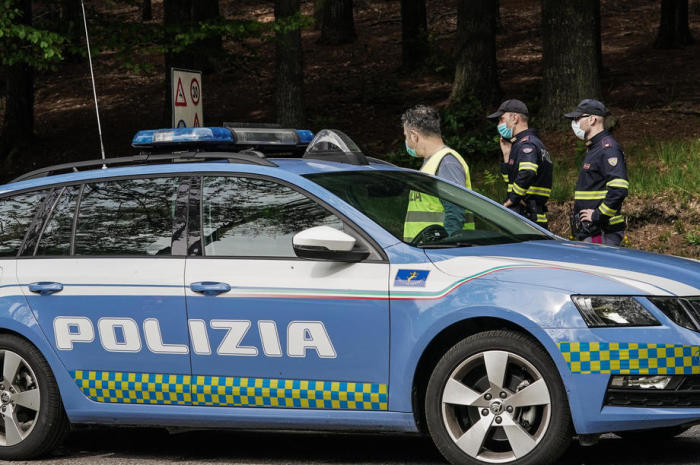 Italienische Polizei an der Absturzstelle einer Seilbahn in Mottarone Stresa. Foto: epa/Ino Romano