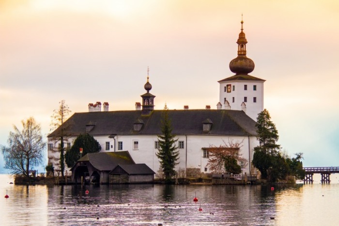 Schloss Ort Foto: Pixabay/Nickype
