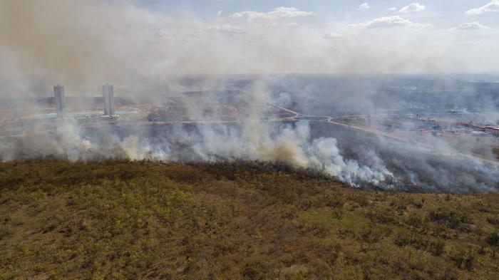 Luftaufnahme eines Waldbrandes in der Nähe der Stadt Cuiaba im Bundesstaat Mato Grosso. Foto: epa/Rogerio Florentino