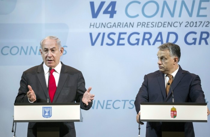 Regierungschef Benjamin Netanjahu (l.). Foto: epa/Balazs Mohai