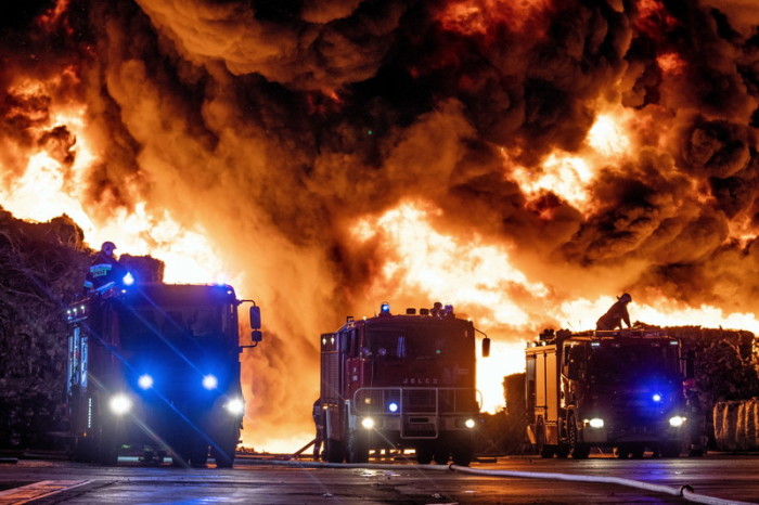 Großbrand auf einer illegalen Mülldeponie in Zgierz am 26. Mai. Foto: epa/Grzegorz Michalowski