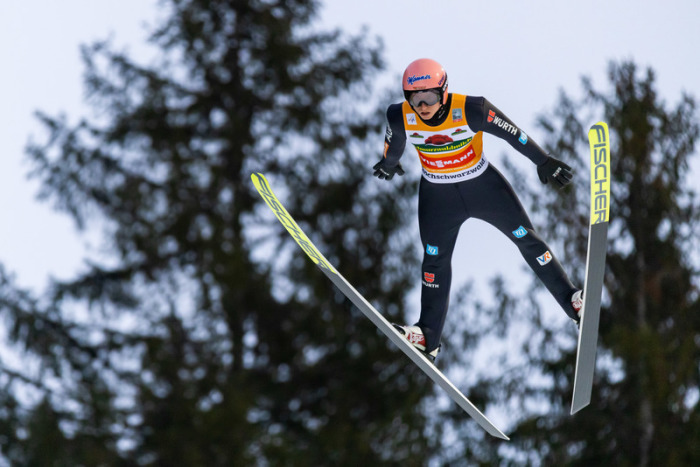 Weltcup, Großschanze, Herren, 1. Durchgang: Karl Geiger aus Deutschland springt auf der Hochfirstschanze. Foto: Philipp von Ditfurth/dpa
