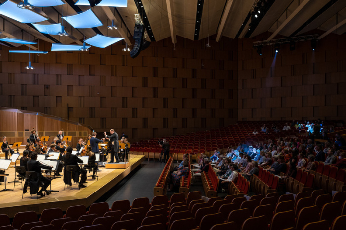 Ein Konzert mit der NDR Radiophilharmonie dient als Experiment zur Verteilung von Aerosolen im Raum. Foto: Moritz Frankenberg/dpa