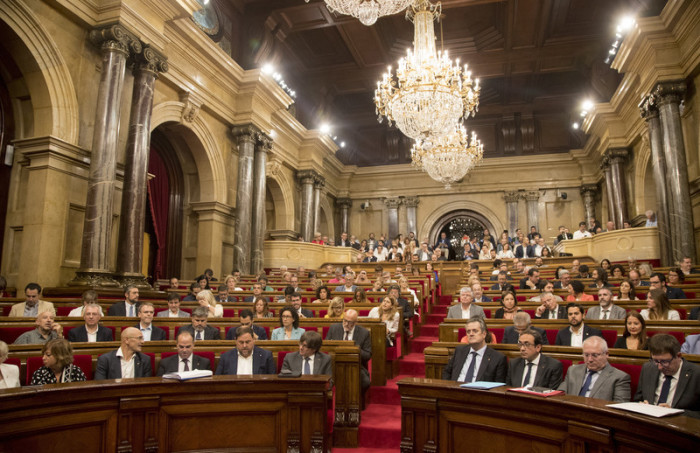 Das katalanische Parlament bei einer Debatte. Foto: epa/Marta Perez 
