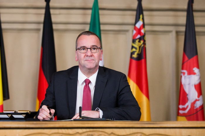 Niedersachsens Innenminister Boris Pistorius (SPD). Foto: epa/Rolf Vennenbernd
