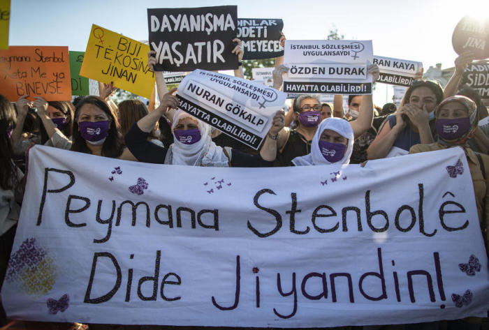 Kundgebung zur Prävention von Gewalt gegen Frauen in Istanbul. Foto: epa/Erdem Sahin