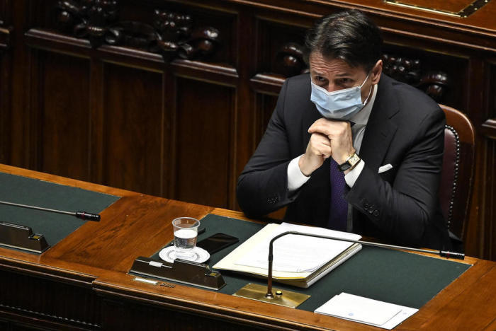 Der italienische Premierminister Giuseppe Conte, der eine Gesichtsmaske trägt. Foto: epa/Riccardo Antimiani
