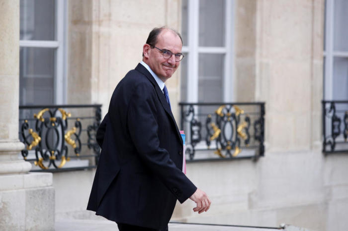 Nach der wöchentlichen Kabinettssitzung der Regierung in Paris verlässt der französische Premierminister Jean Castex den Elysee-Palast. Foto: epa/Yoan Valat