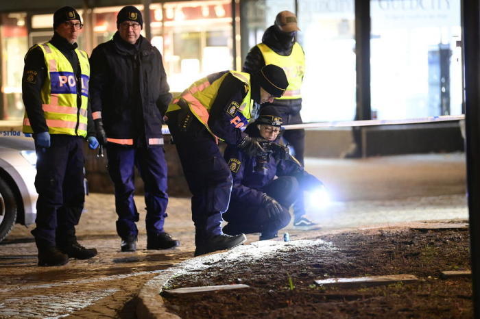 Polizisten am Tatort eines Angriffs im Zentrum von Vetlanda. Foto: epa/Mikael Fritzon