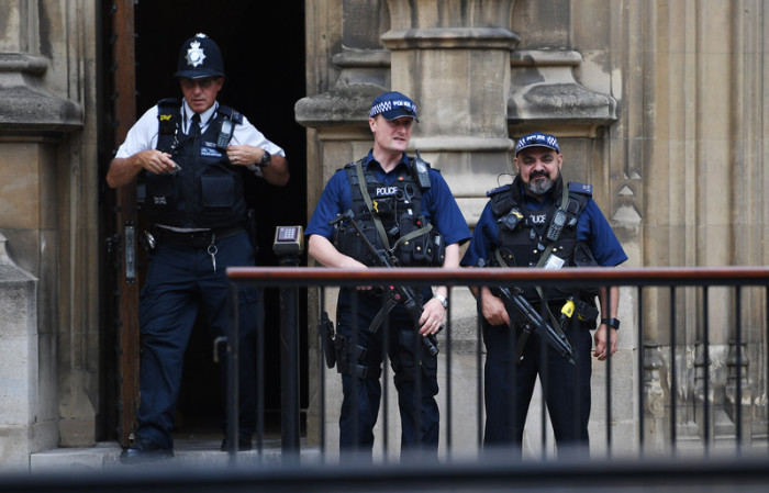Erhöhte Sicherheitsvorkehrungen in London am 15. August 2018 nach dem mutmaßlichen Terroranschlag vor dem Londoner Parlament. Foto: epa/Andy Rain