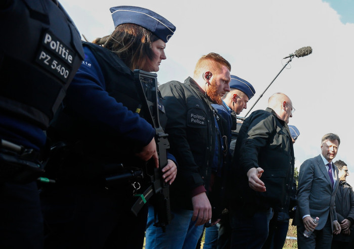  Polizisten sichern am 22. März den Flugahfen in Brüssel ab. Foto: epa/Laurent Dubrule