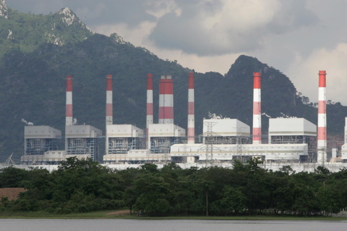 Ein Kohlekraftwerk in der nördlichen Provinz Lampang. Foto: epa/Rungoj Yongrit
