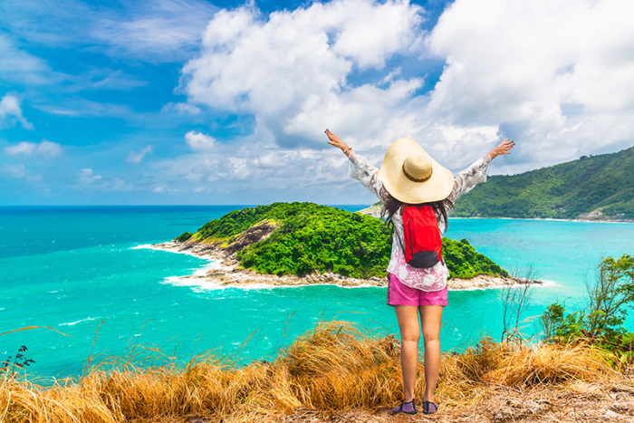 Nicht nur bei ausländischen Touristen, auch bei thailändischen Reisenden ist der Aussichtspunkt auf Phukets Phromthep Cape beliebt. Foto: day2505 / Adobe Stock