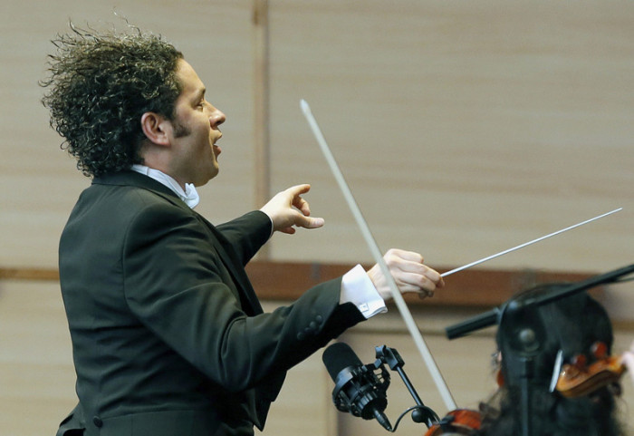 Das Orchester wurde in Nakhon Pathom vom Dirigenten Gustavo Dudamel geleitet. Foto: epa/Lavandeira Jr