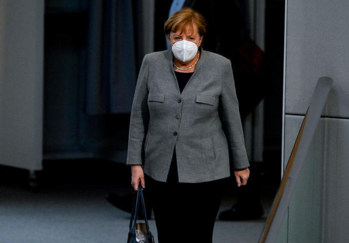 Die deutsche Bundeskanzlerin Angela Merkel kommt zu einer Sitzung des Deutschen Bundestages in Berlin an. Foto: epa/Filip Singer