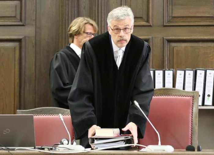 Der Vorsitzende Richter Norbert Sakuth. Foto: dpa/Bodo Marks/Screenshot