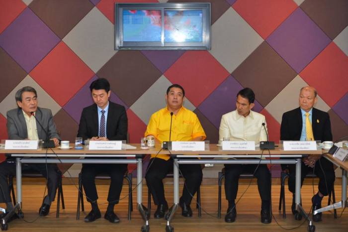 Pattayas neuer Bürgermeister Sontaya Khunpluem (M.). Foto: PR Pattaya