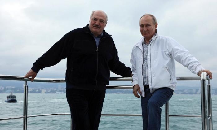 Der russische Präsident Wladimir Putin nimmt an einem informellen Treffen mit dem weißrussischen Präsidenten Alexander Lukaschenko in Sotschi teil. Foto: epa/Sergei Ilyin/sputnik/kremlin Pool