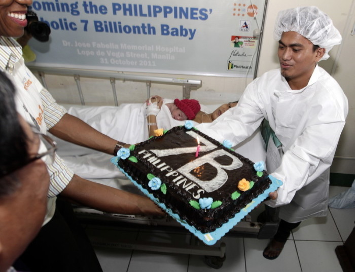 Das 7-milliardste Baby in Manila. Foto: epa/Dennis M. Sabangan